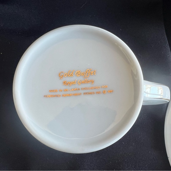 Flat Cup & Saucer Set
Gold Buffet
by ROYAL GALLERY set of 2 - Picture 7 of 7